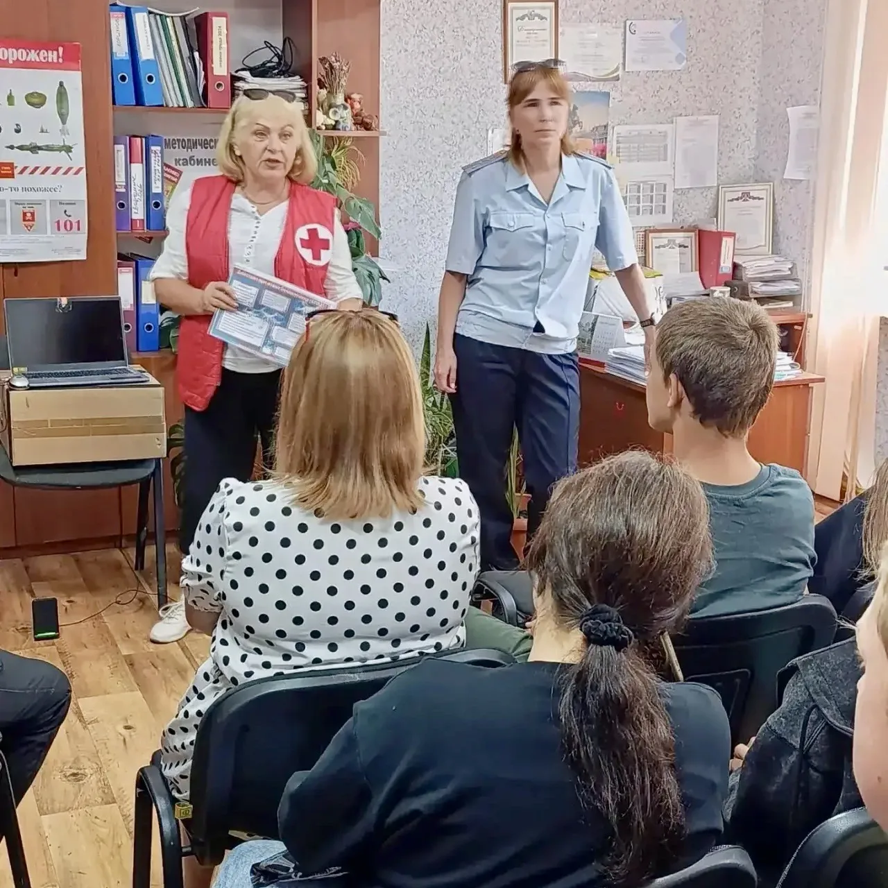 В Перевальске сотрудники полиции провели профилактическое мероприятие для несовершеннол...