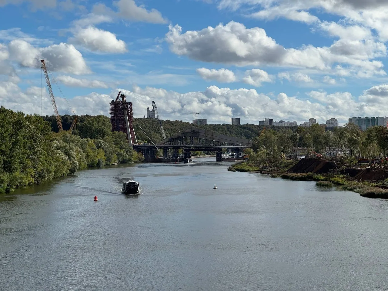 Стройка моста-паруса продолжается. Речь про тот, что в створе Новозаводской.