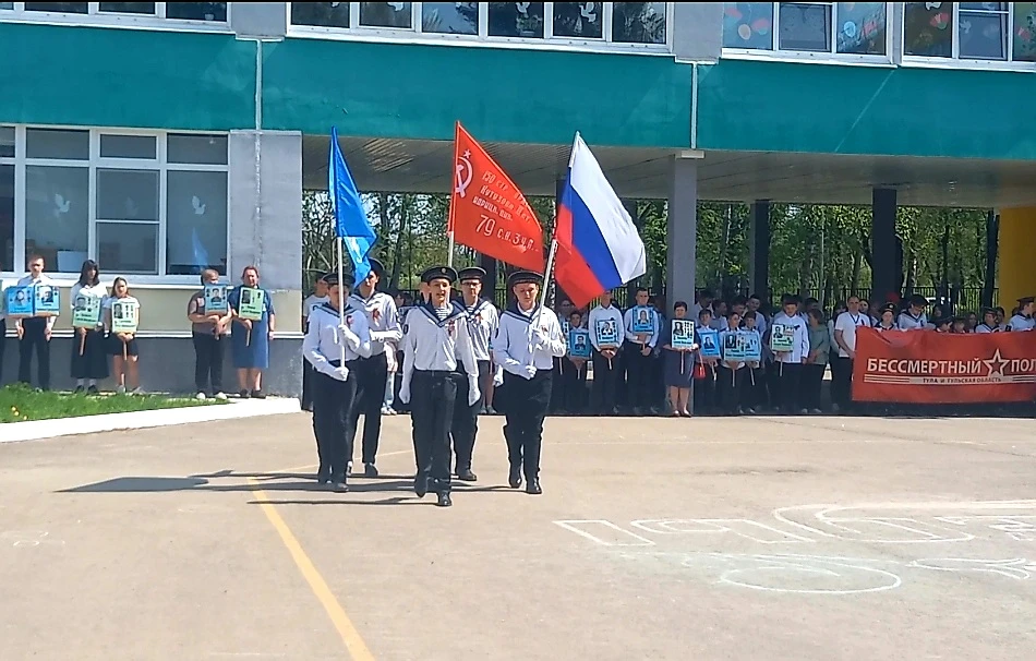 🎖В Арсеньевской школе прошла торжественная линейка, посвящённая 81-й годовщине Победы ...