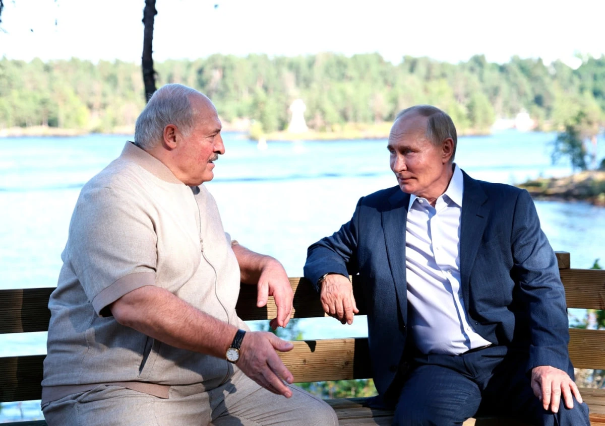 Александр Лукашенко поздравил Владимира Путина с днём рождения