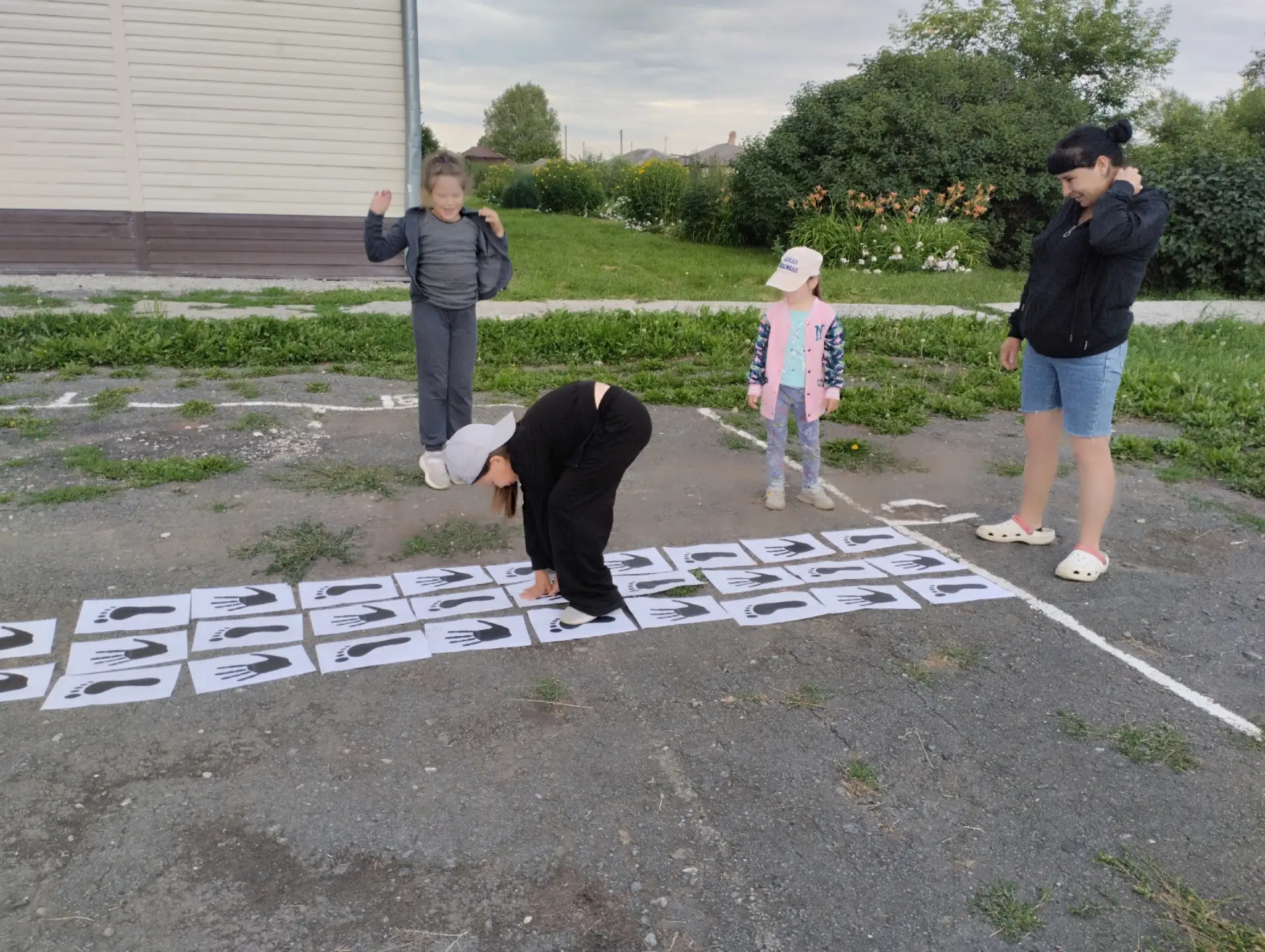На дворовой площадке села Кротово прошла интеллектуальная игра "Эрудиты планеты".
Ребятам была предл