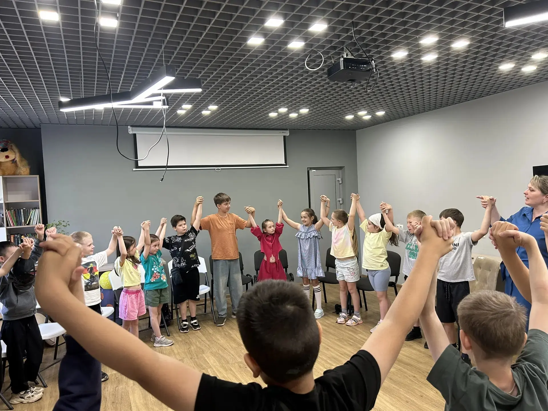 17.06.2026 года в рамках Дня Молодежи провели акцию "Знакомство с молодежными пространствами" для ре