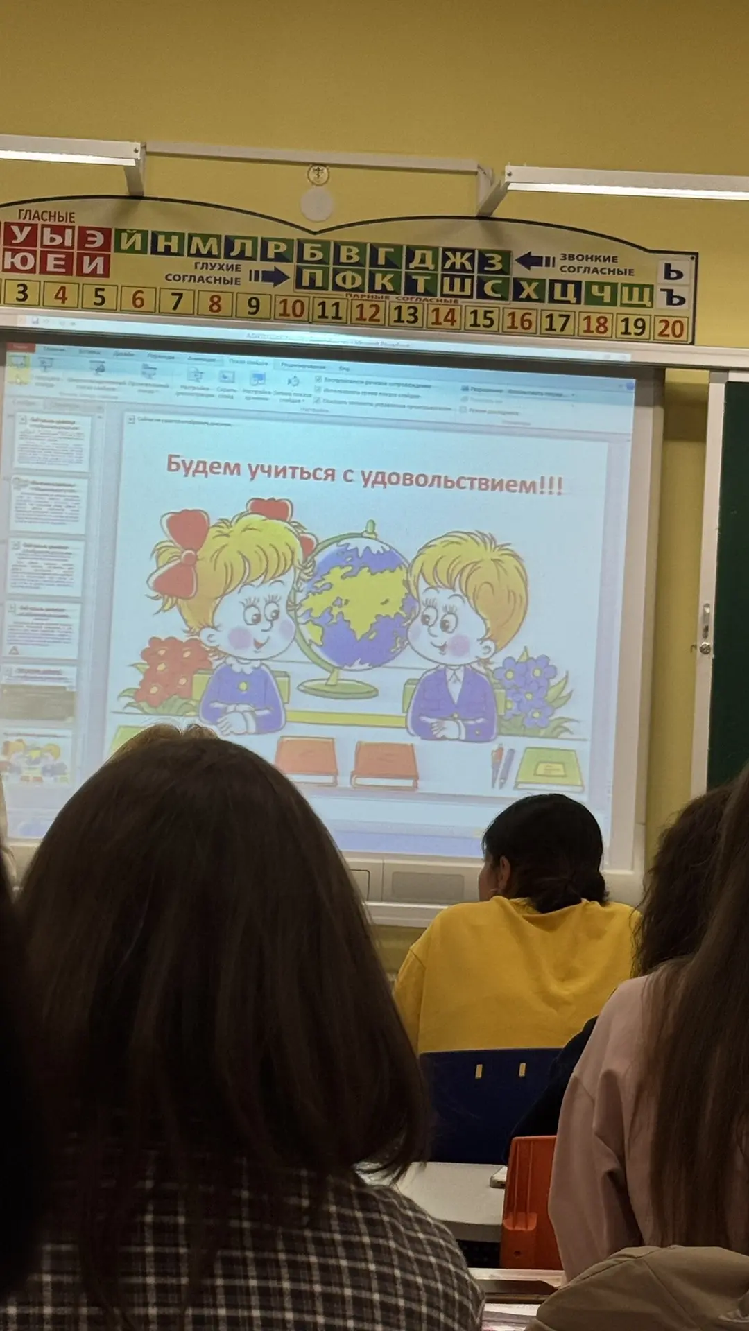 Доброе утро 😁 сегодня пошёл в школу без портфеля.