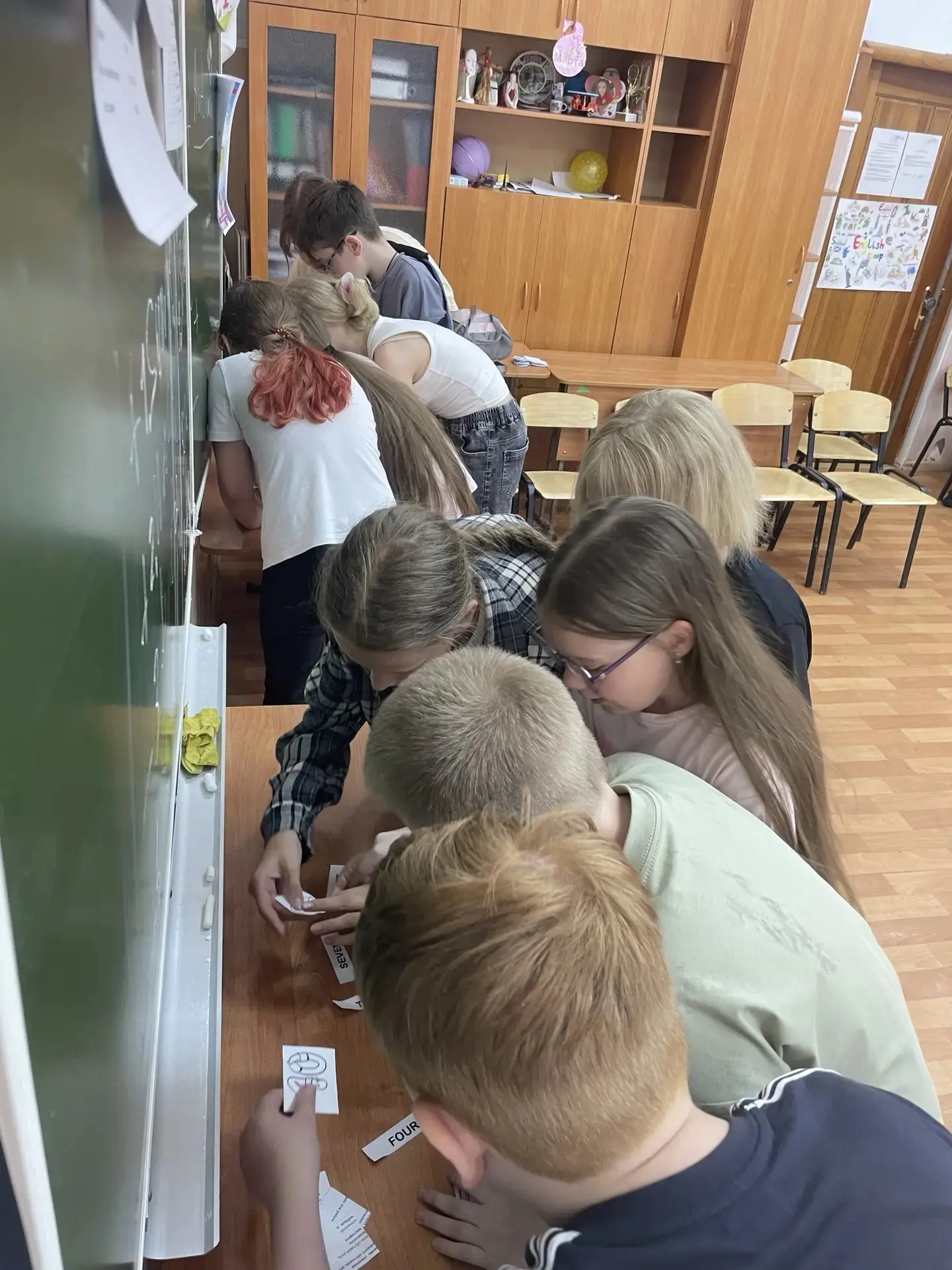 Funny English: львы, обезьяны и рекорды скорости 🦁🐒💨

Сегодня в английском лагере было шумно, вес
