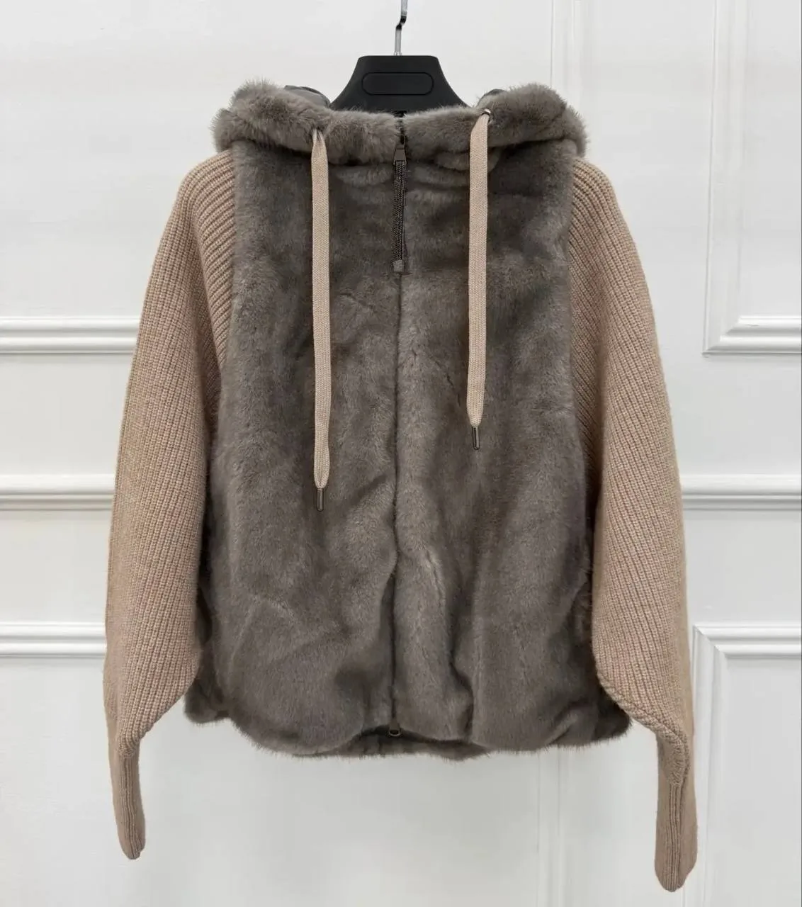 Куртка меховая с капюшоном рукава трикотаж «Brunello Cucinelli»