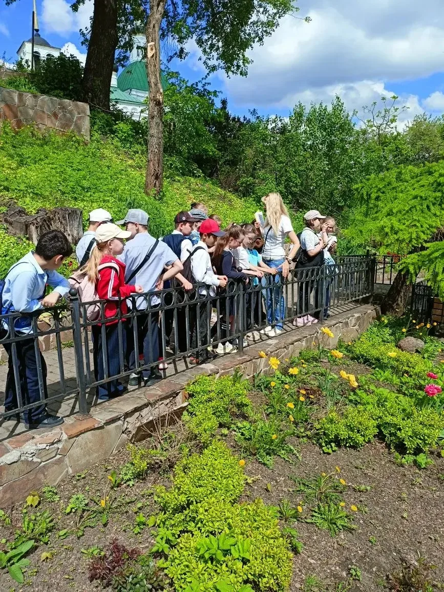 🌱3 ж класс ( классный руководитель-Лебедева Е.К.) посетил Патриаршие сады.  В рамках программы "Живы