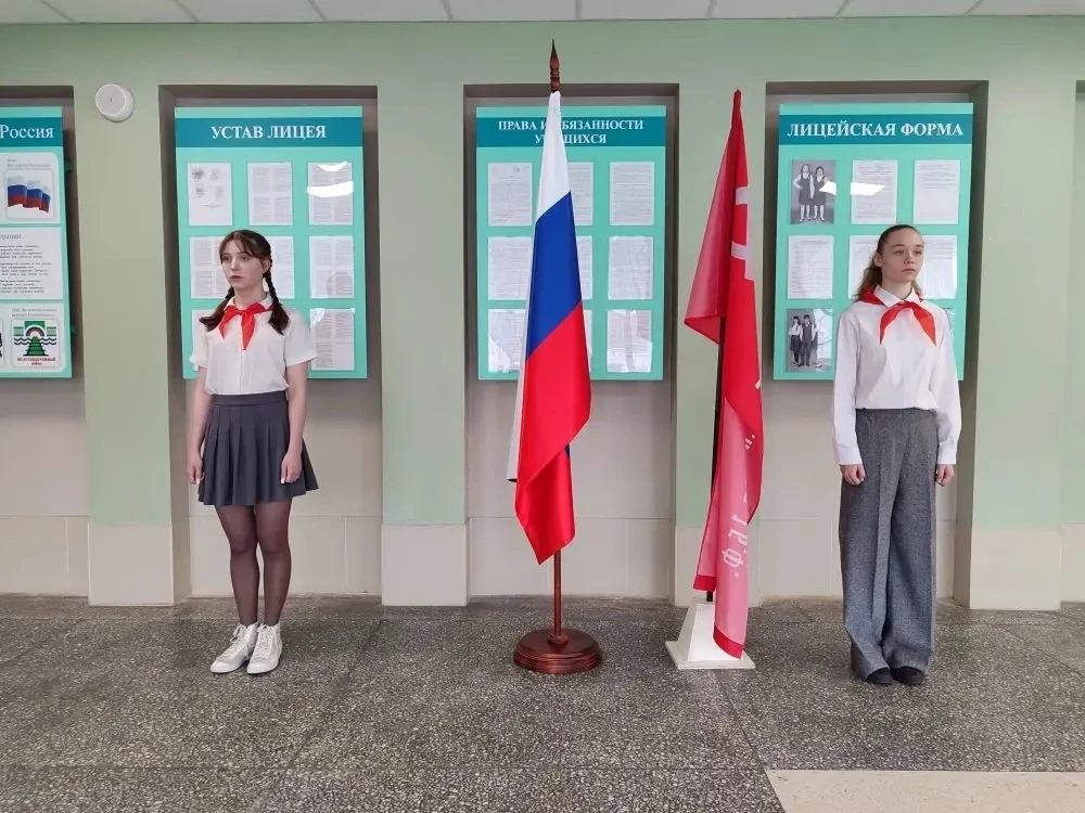 📅 6 и 7 апреля в нашем лицее состоялось знаменательное событие — мы первыми в районе начали несение 
