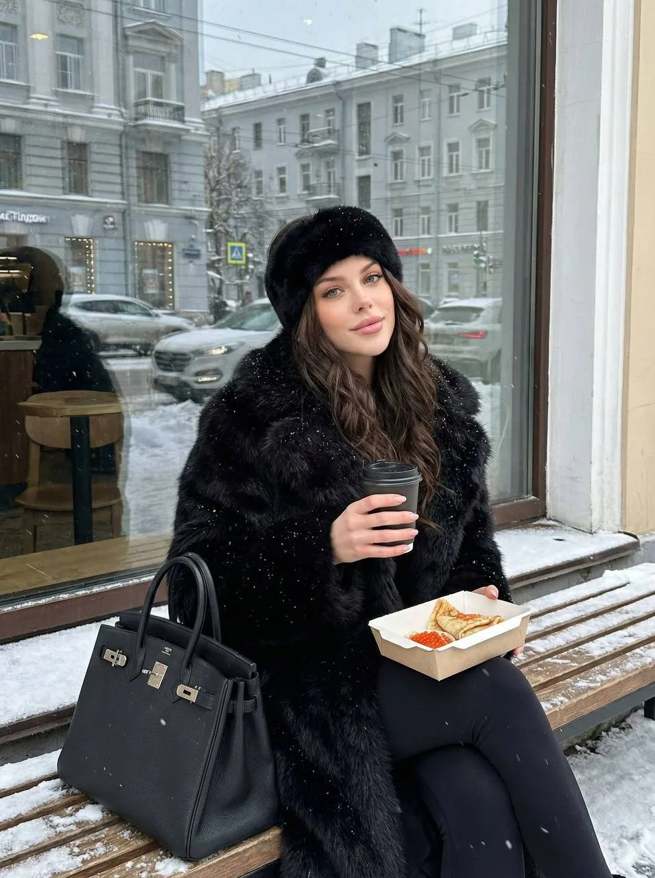 🖼 На улице с кофе ☕