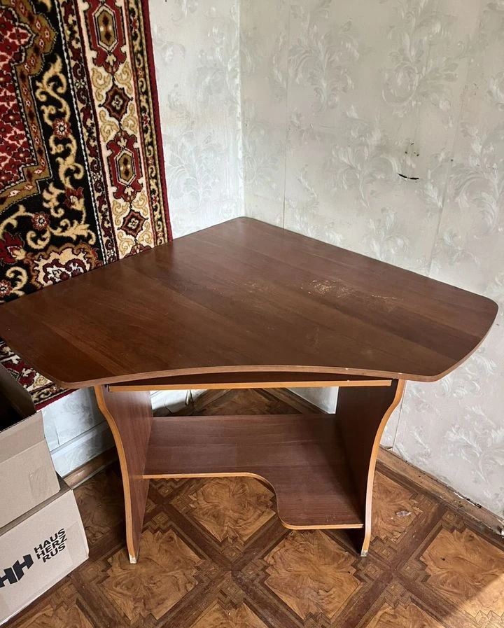 Отдам угловой стол бу. Состояние на фото