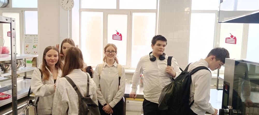 19 марта обучающиеся 9б класса отправились на экскурсию в ГБПОУ «Волгоградский колледж ресторанного 