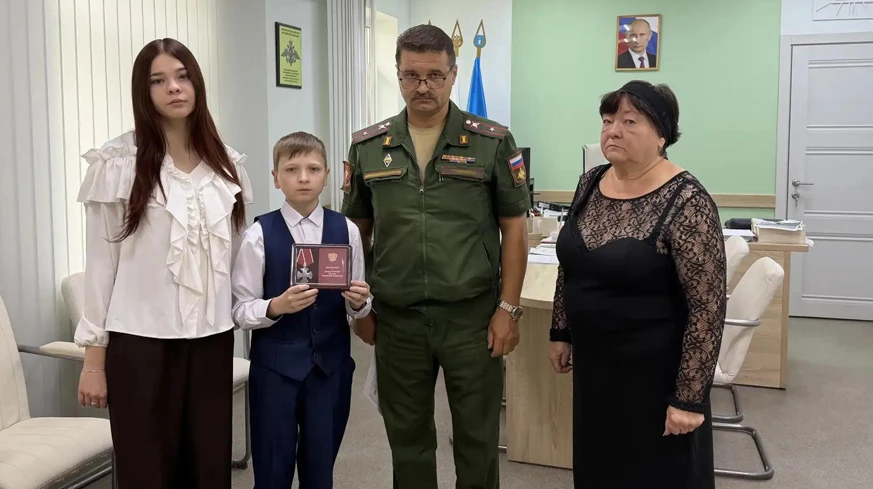 Семье аткарского героя спецоперации вручили Орден Мужества