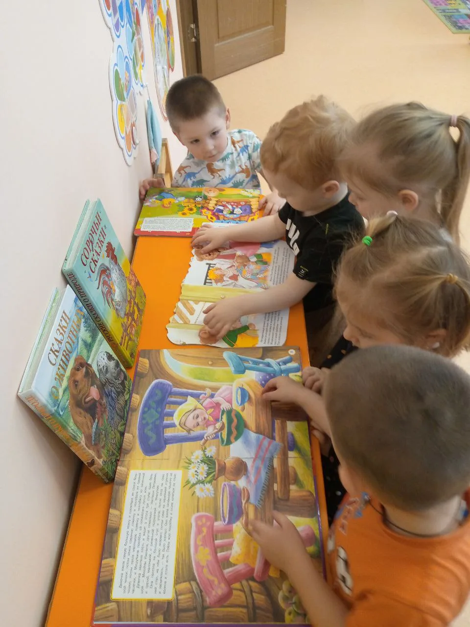 Воспитатель Евсеева Л.Н. рассказала своим воспитанникам о невероятно мелодичном и "вели...