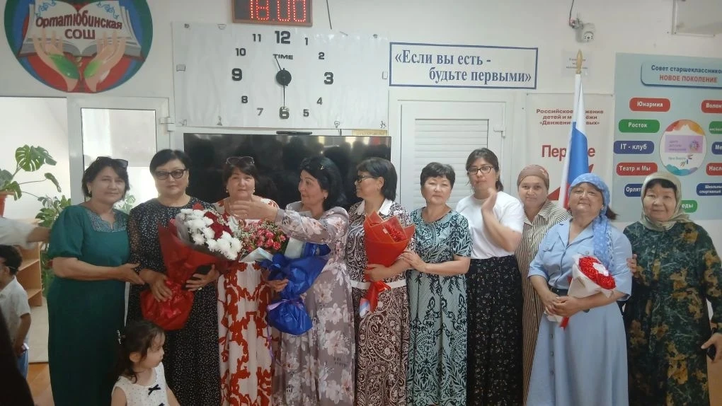 Сегодня 12 июня в пришкольном лагере отметили юбилей учителя английского языка, с 2022 ...