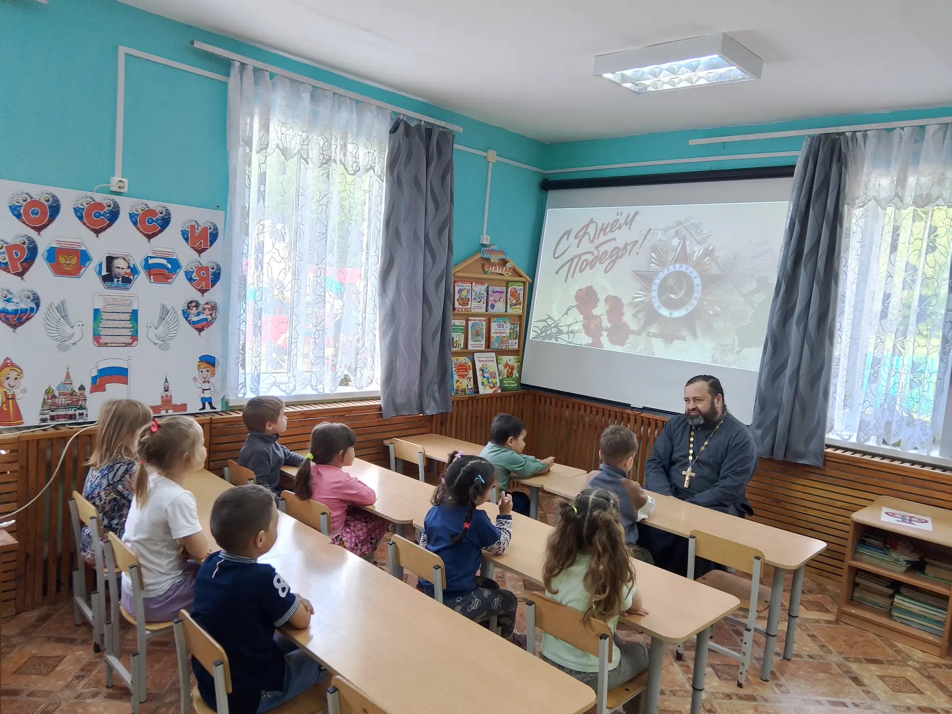 Наш детский сад посетил настоятель Михайло‑Архангельского храма, протоиерей Михаил Пуриче.