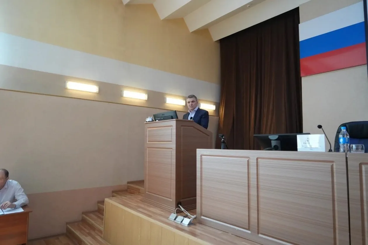 🎤Глава Уссурийского округа отчитался за 2025 год: депутаты оценили работу удовлетворительно  Сегодня