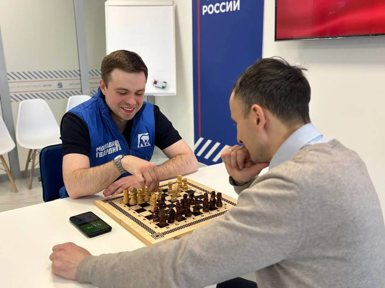 В Томске прошёл турнир «Шахматы для СВОих»  Активисты Единой России, волонтёры и студенты встретилис