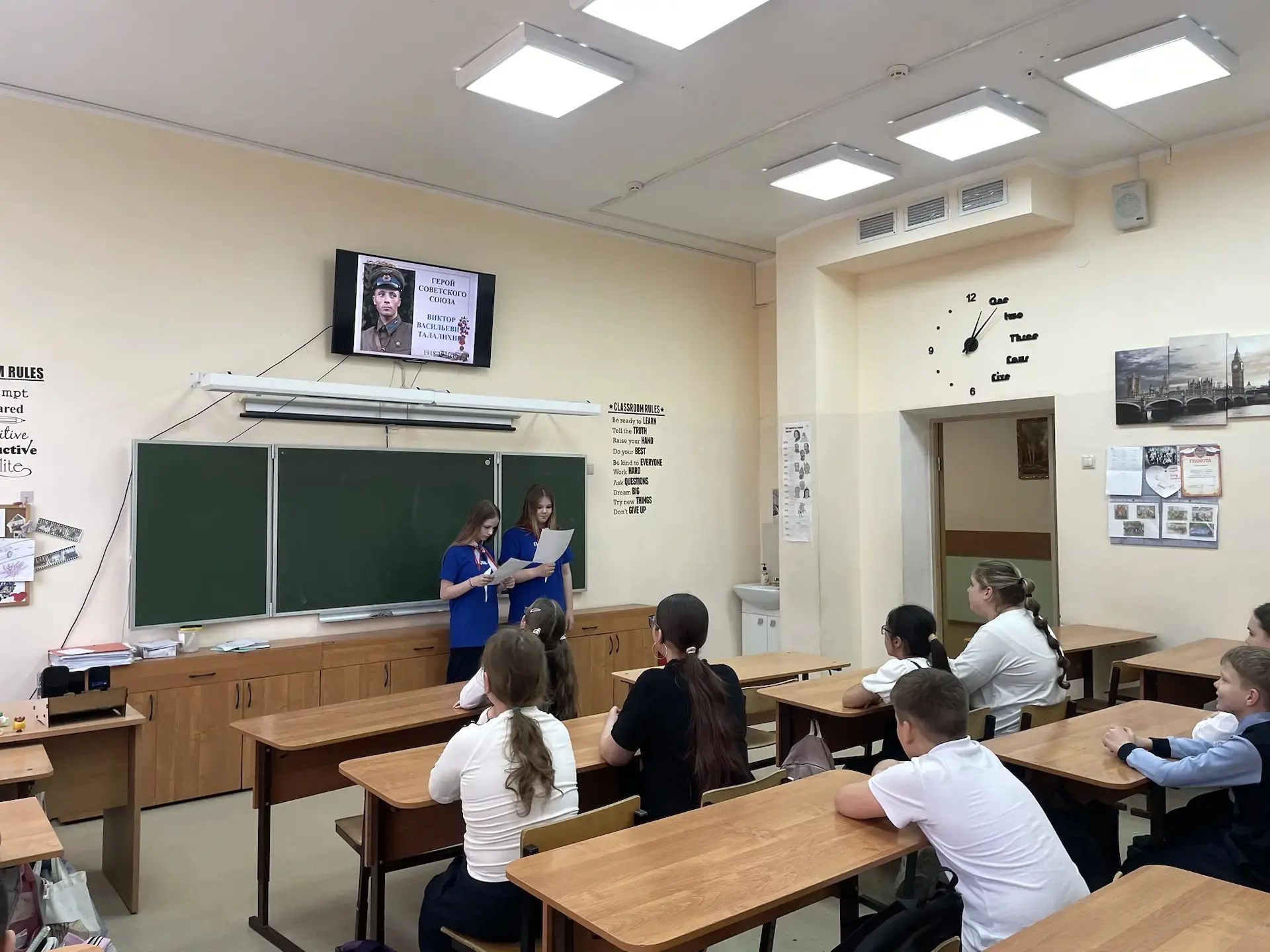 🔥 ИСТОРИЯ, ЗАСТАВЛЯЮЩАЯ СЕРДЦЕ БИТЬСЯ ГРОМЧЕ! 🔥   Активисты Движения Первых выступили перед обучающи