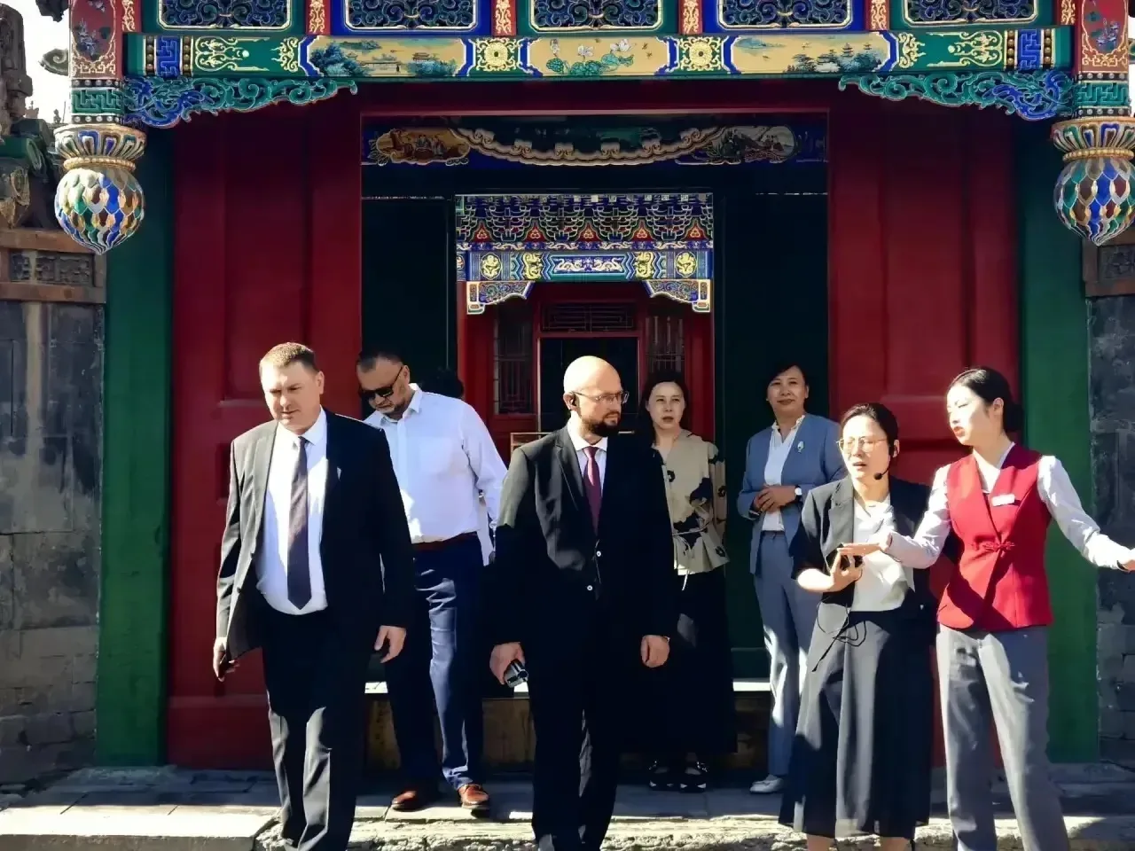 🇨🇳 Делегация Курска во главе с мэром Евгением Масловым принимает участие в Третьем международном ф