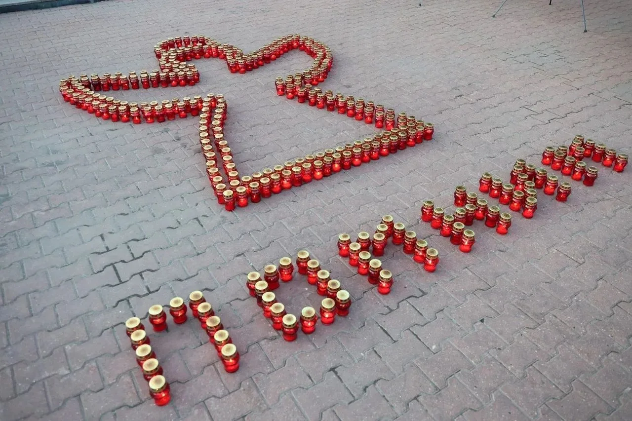 Воспитанники ЛТО «Феникс» приняли участие в акции участие в акции 🕯️«Свеча памяти». В центре мемори