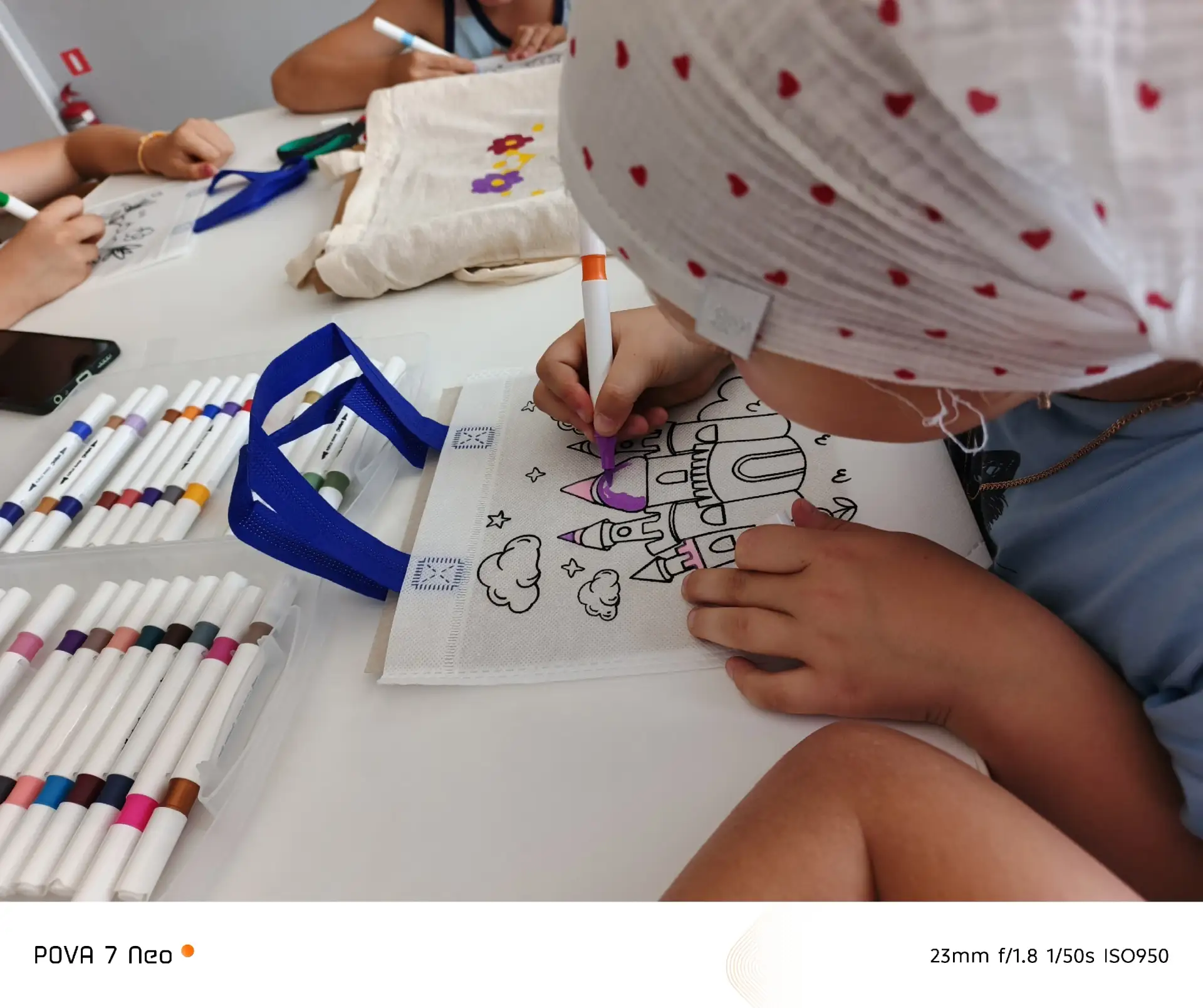 🎉 В СДК п.Центральный прошёл крутой мастер‑класс по росписи шоперов! 🎨