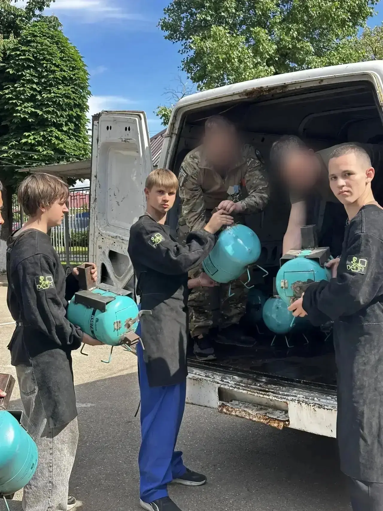 🔥 Волонтёры Кореновского политехнического техникума  поддерживают бойцов СВО!  Сегодня наши студенты