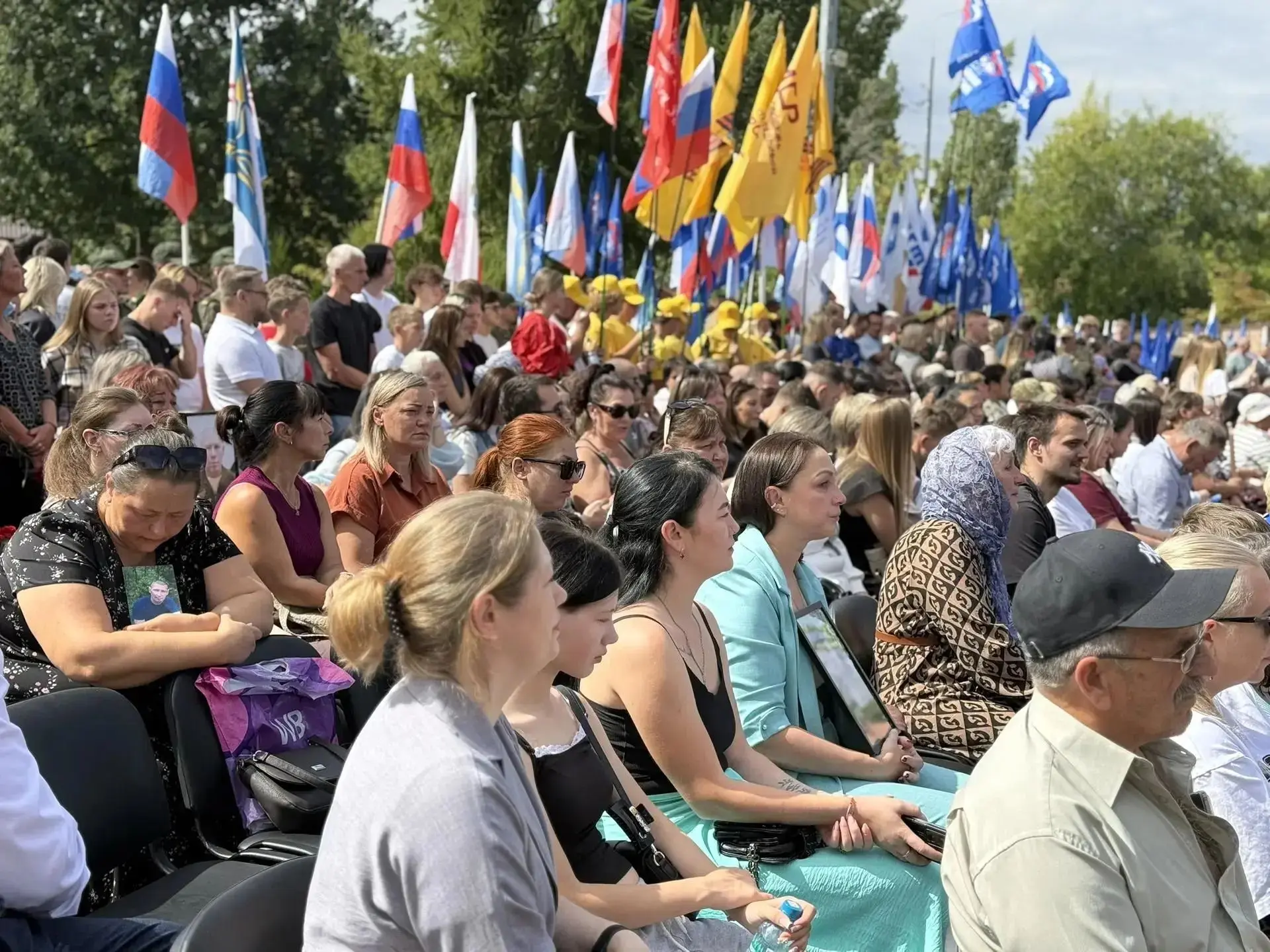🕯️ В эти минуты в Парке Победы в Саратове проходит церемония занесения имен погибших в...