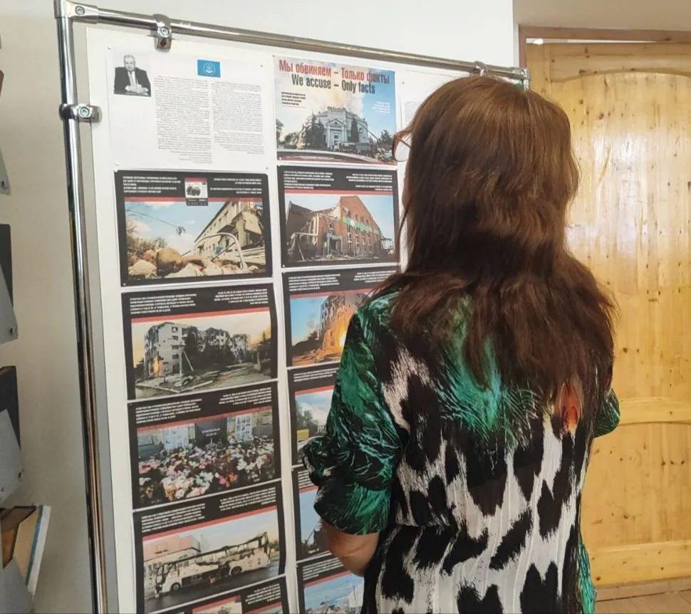 В библиотеке села Барано‑Оренбургское прошёл обзор фотовыставки «Мы обвиняем — только ф...