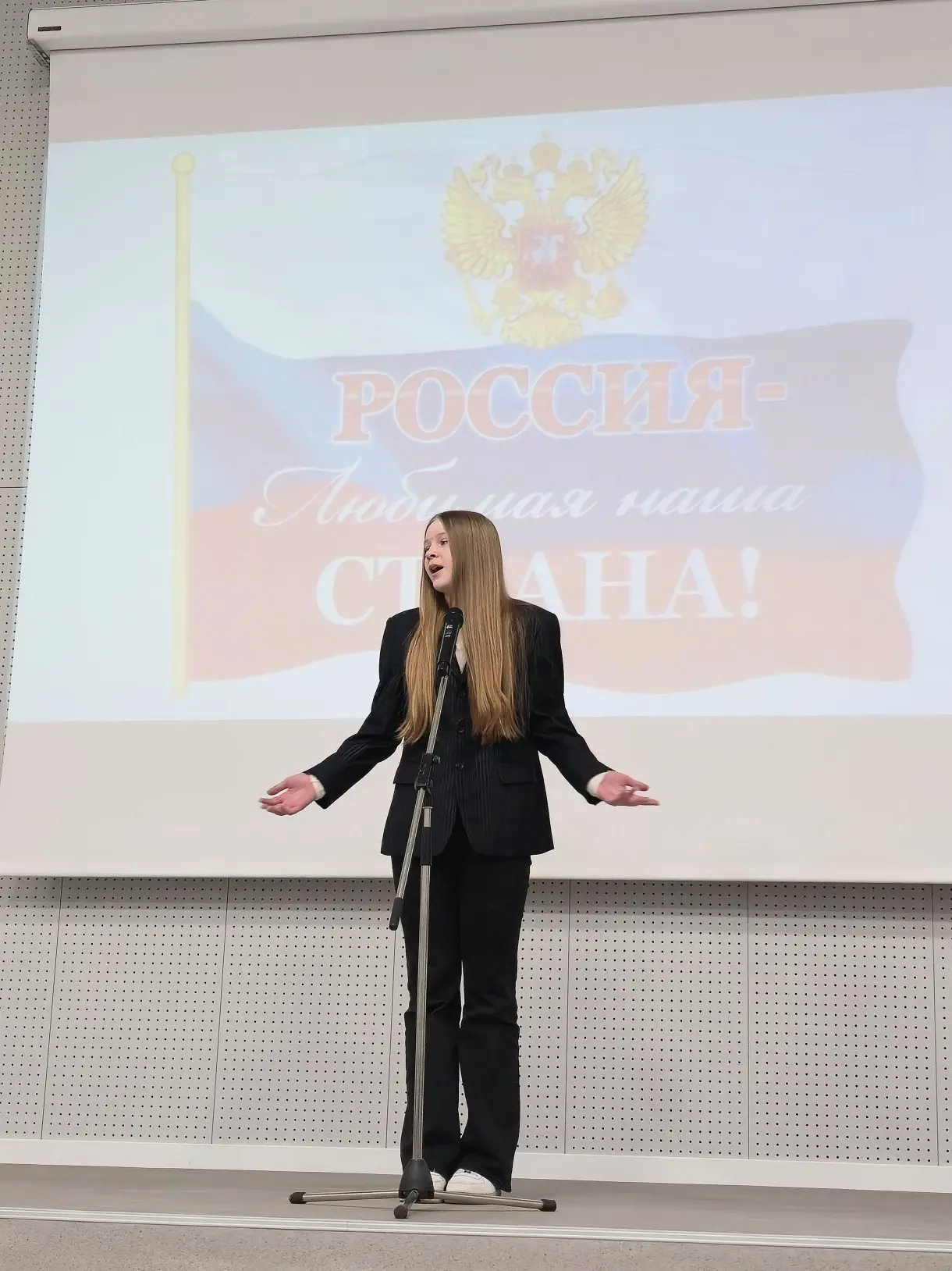 Конкурс чтецов «Я люблю Россию»🇷🇺  В рамках месячника оборонно‑массовых мероприятий в лицее состоялс