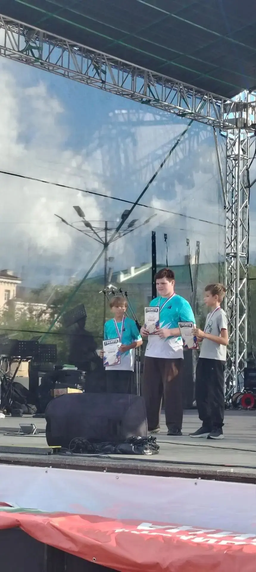 Воспитанники туристического объединения "Азимут" Дома детского творчества № 1 приняли у...