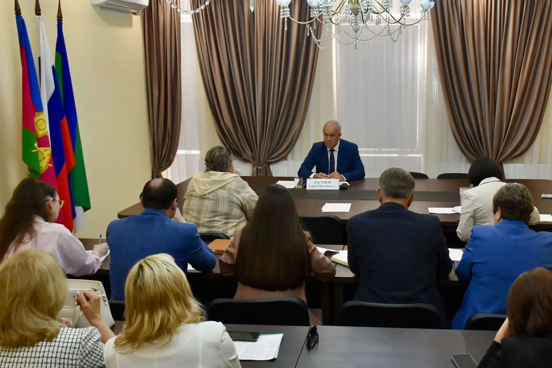 Глава Мостовского района Сергей Ласунов встретился с участниками специальной военной операции и член