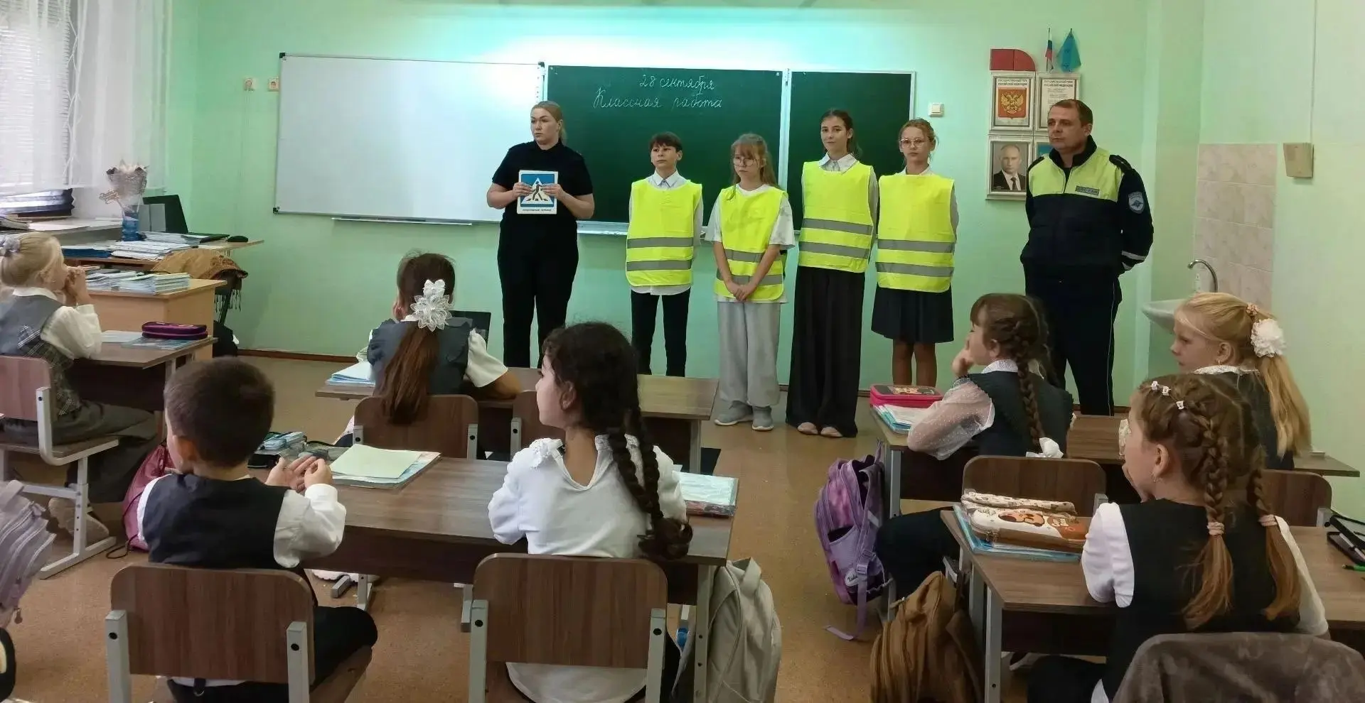 Сотрудники ОГИБДД «Фатежский» провели профилактическую встречу с учащимися Конышевской ...