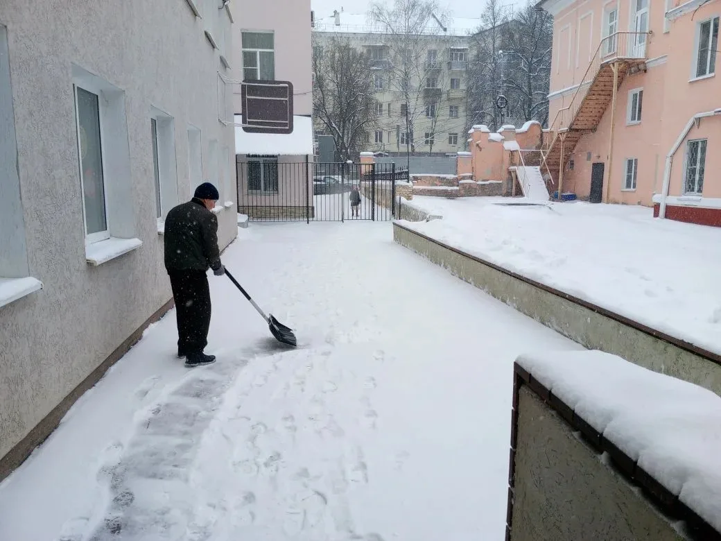 В любую погоду территория Детской художественной школы в порядке! 👍👍👍