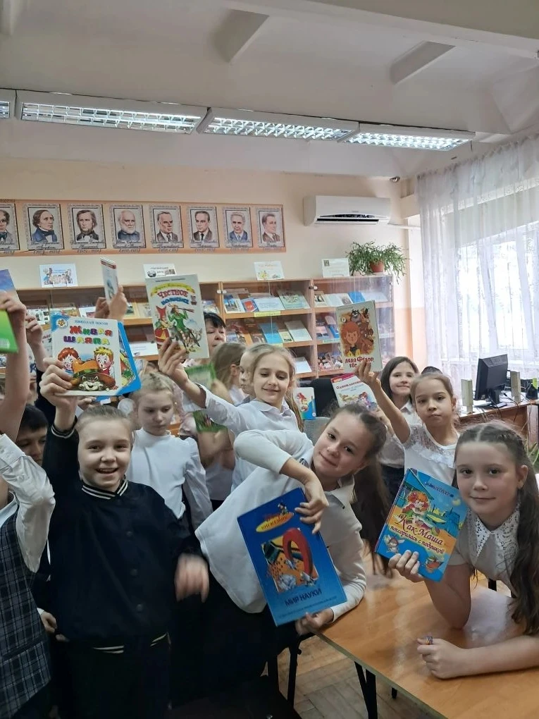 📚 В нашей библиотеке с размахом прошел праздник книги! 🎉  Ребята не только познакомились с увлекател