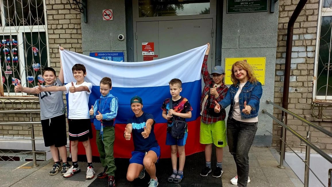 Уважаемые коллеги, дорогие ученики и родители! Сердечно поздравляем вас с Днём России.🇷🇺
