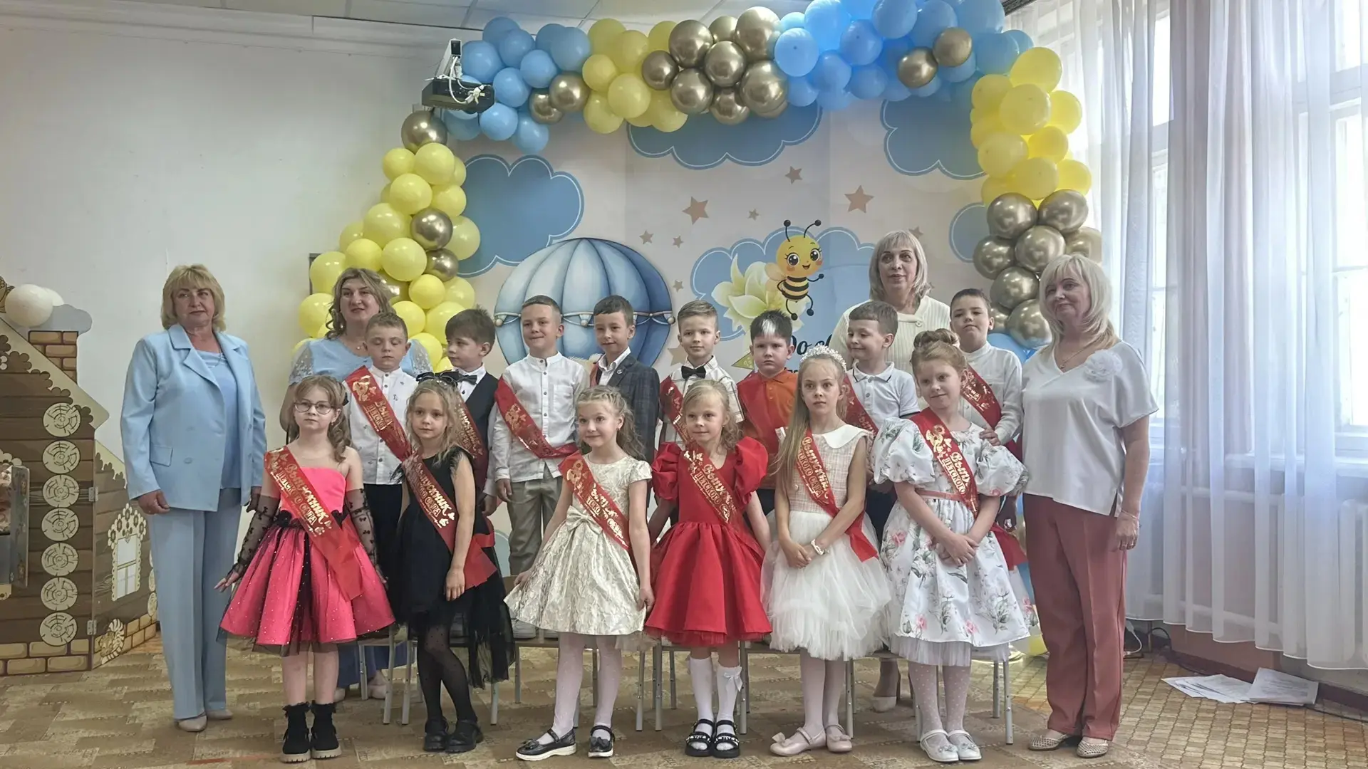 В нашем детском саду прошел торжественный🎉🎉🎉 праздник – выпускной бал для группы «Звездочки⭐️». 
