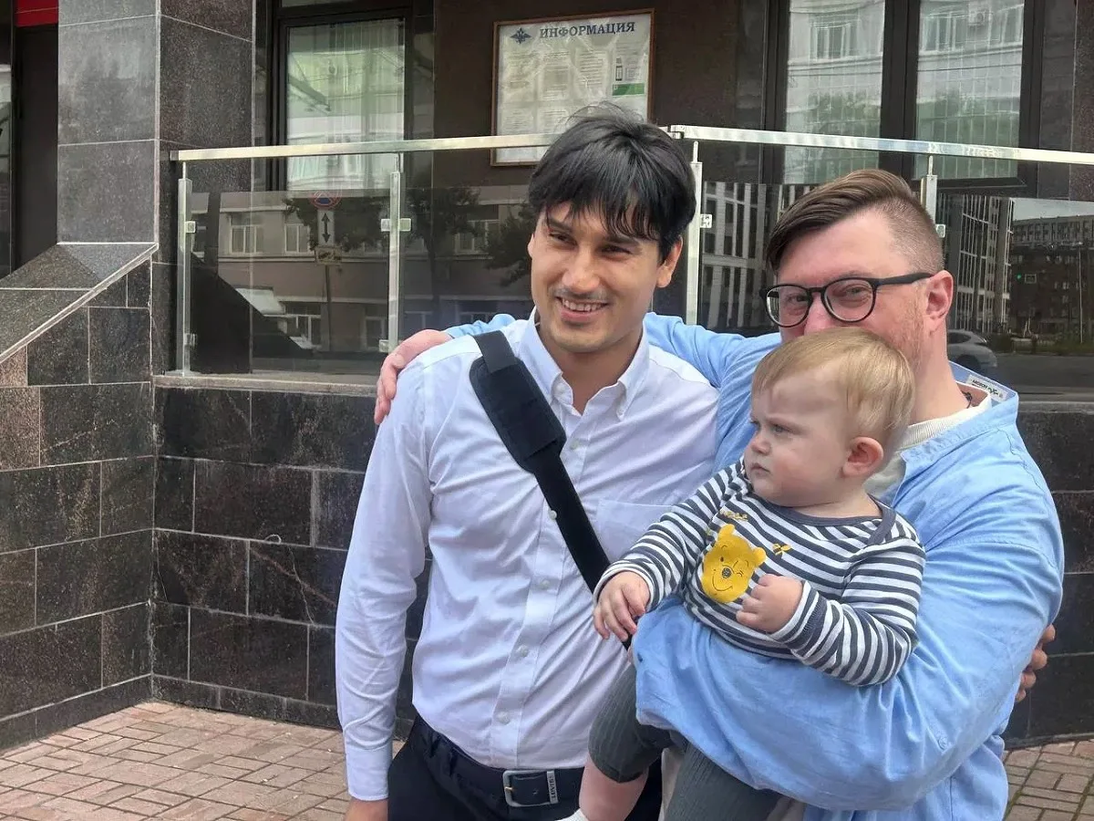 Градозащитник Олег Мухин и депутат Иван Апостолевский вышли на свободу после 10 суток а...
