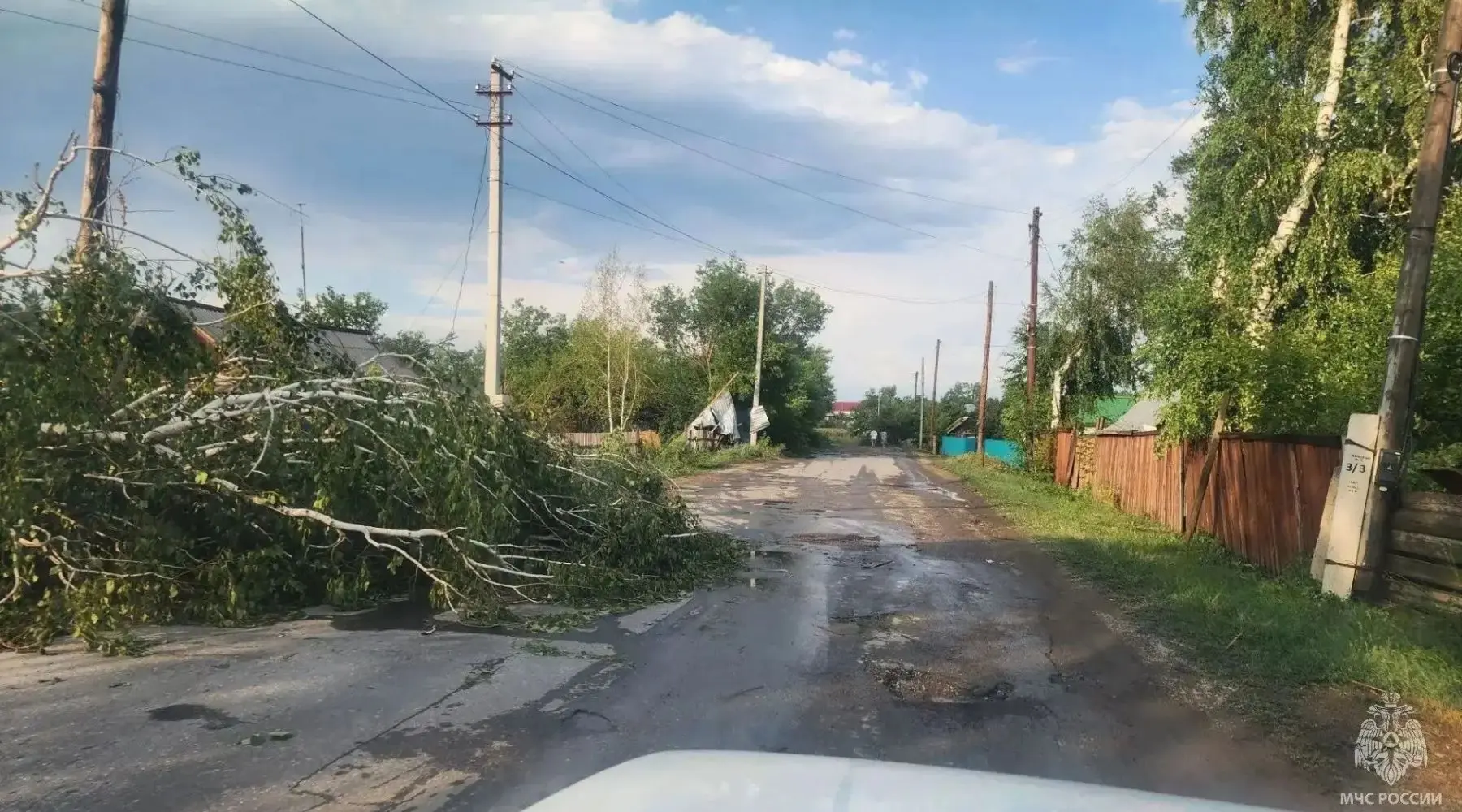 В Алтайском крае 44 населенных пункта остались без электричества из-за урагана