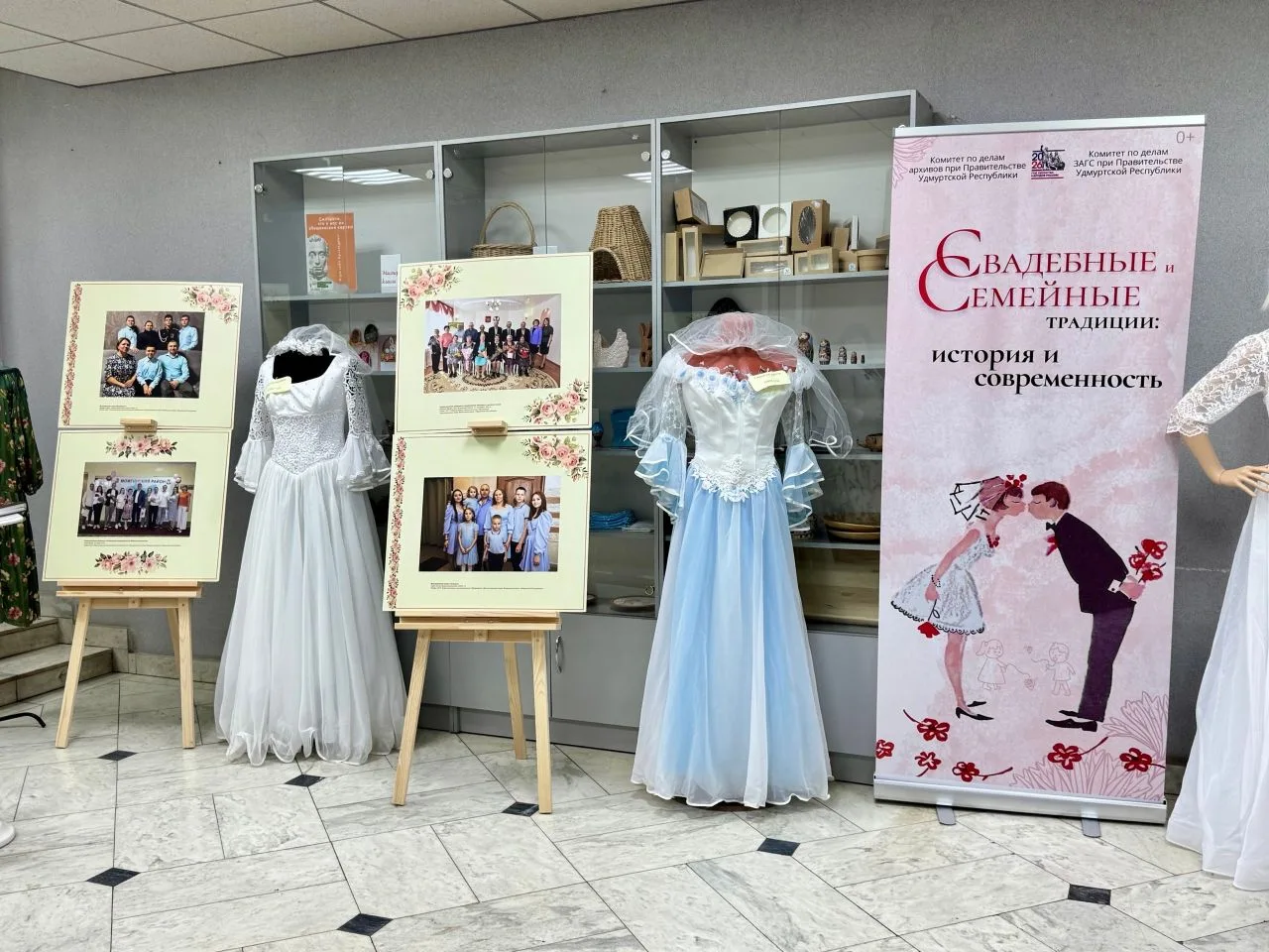 В Международный день семьи, в фойе Управления культуры открылась выставка «Свадебные и ...