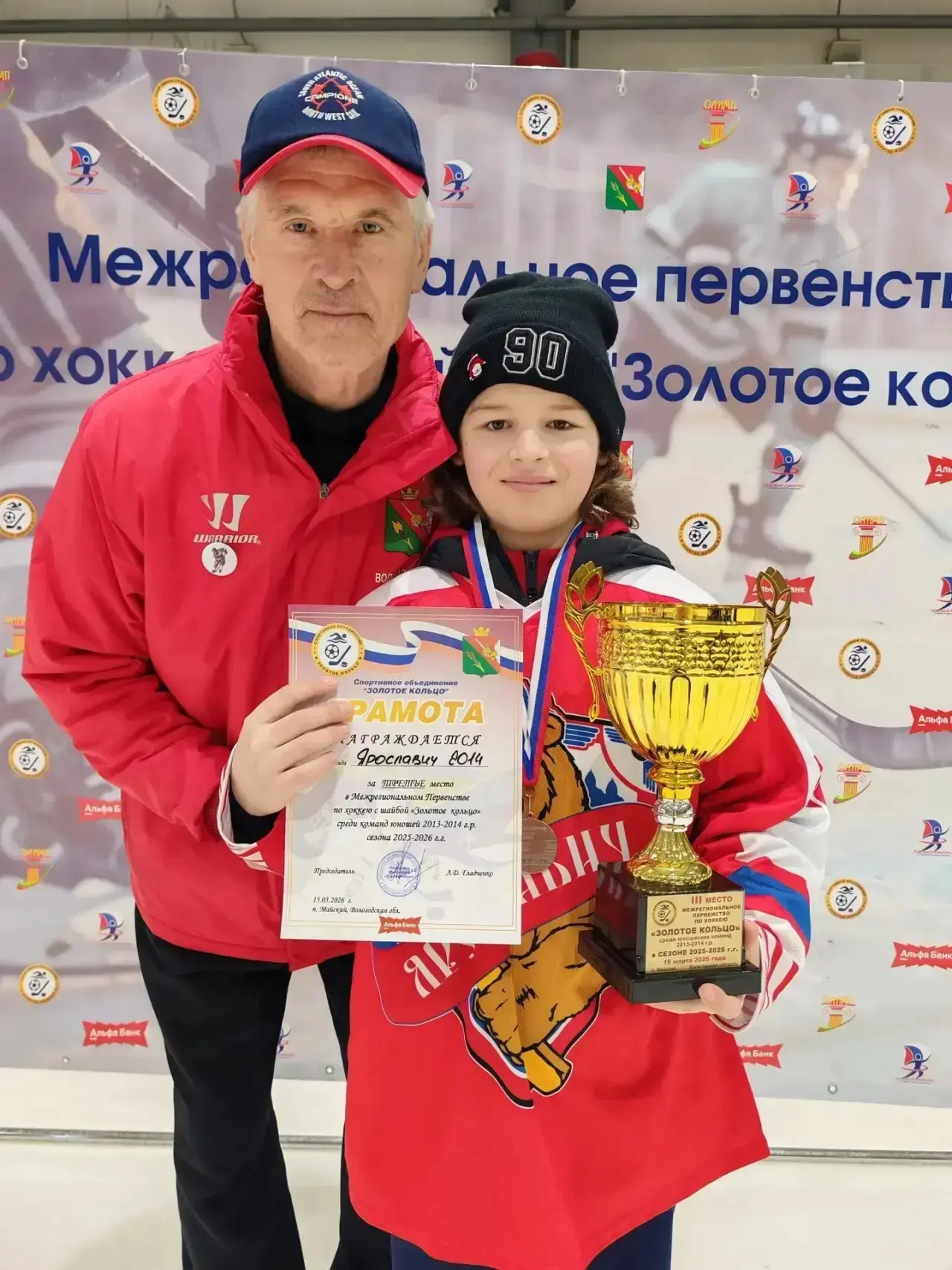 5-й класс — и уже бронза! 🏒🥉  Знакомьтесь, это Матросов Иван. Учится он в 5 «В» 37-й школы, а свобод