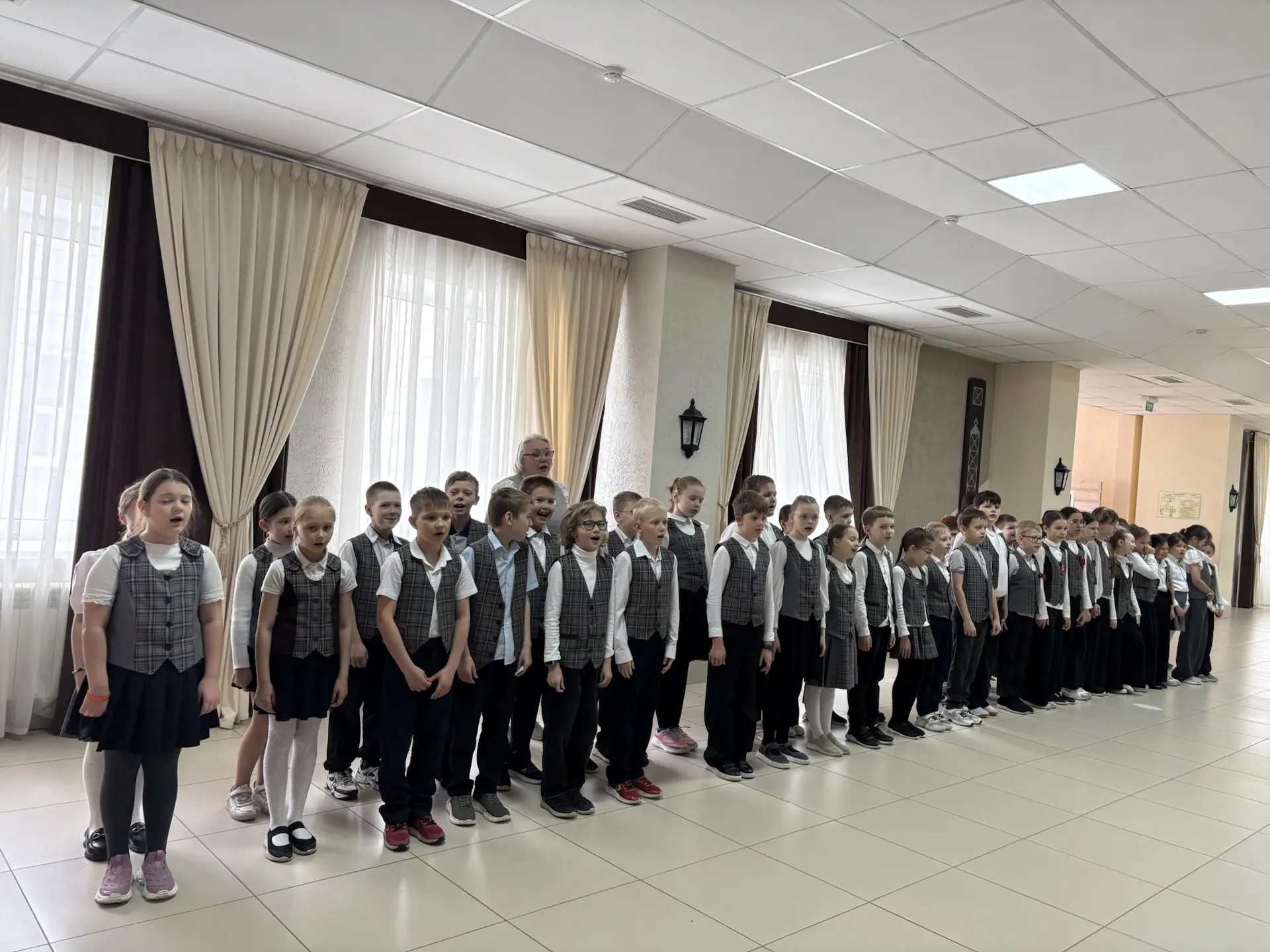 👍Старт учебной недели: торжественная линейка и заслуженные награды!  Новая неделя в нашей школе нача