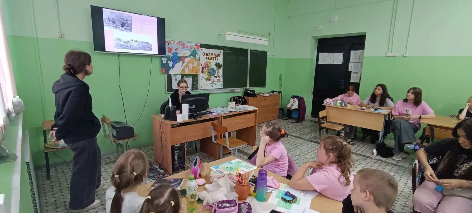 Новости школьного лагеря.

Сегодня в нашем лагере были проведены исторические минутки. Ребятам расск