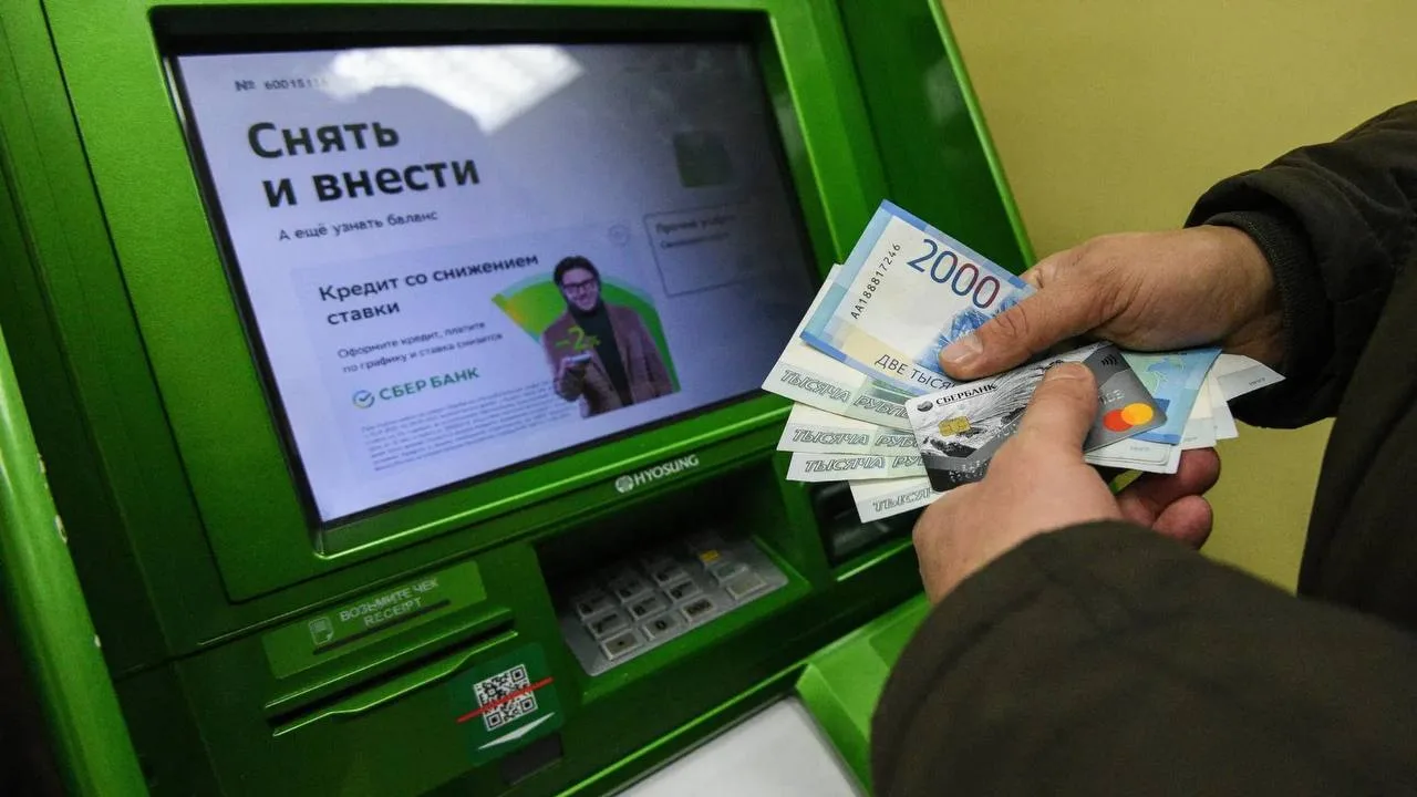 💵Родители залезают в кредиты, чтобы оплатить обучение детей в вузах. 

Из-за нехватки коммерческих 