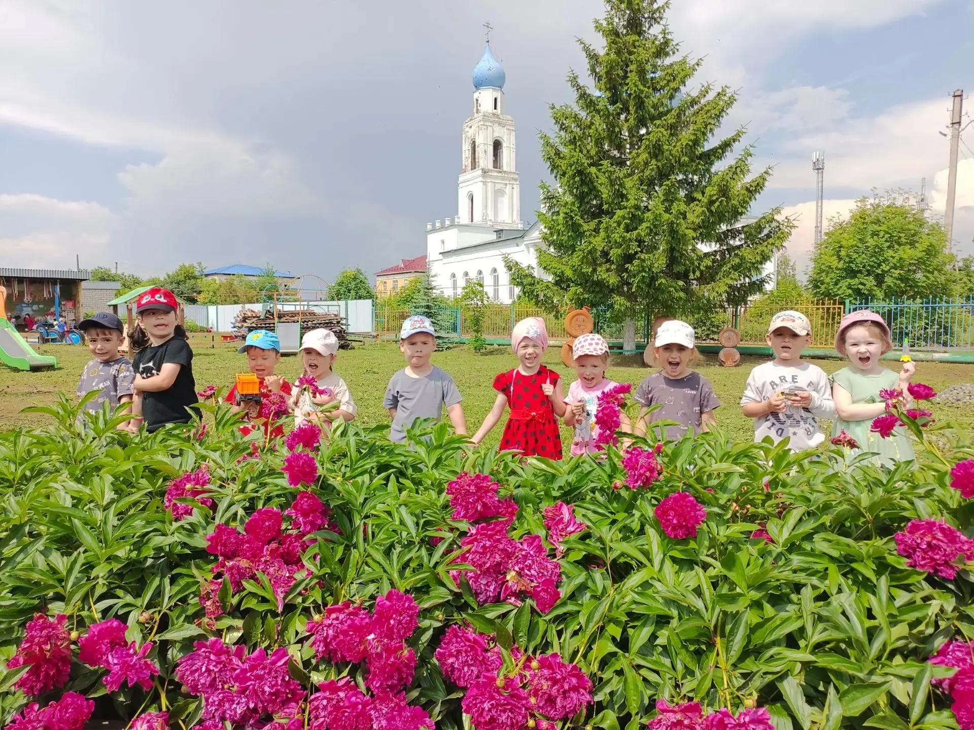 Младшая группа "Звёздочки"
«В каждом ребенке скрыт целый мир, который нужно бережно взращивать, как 