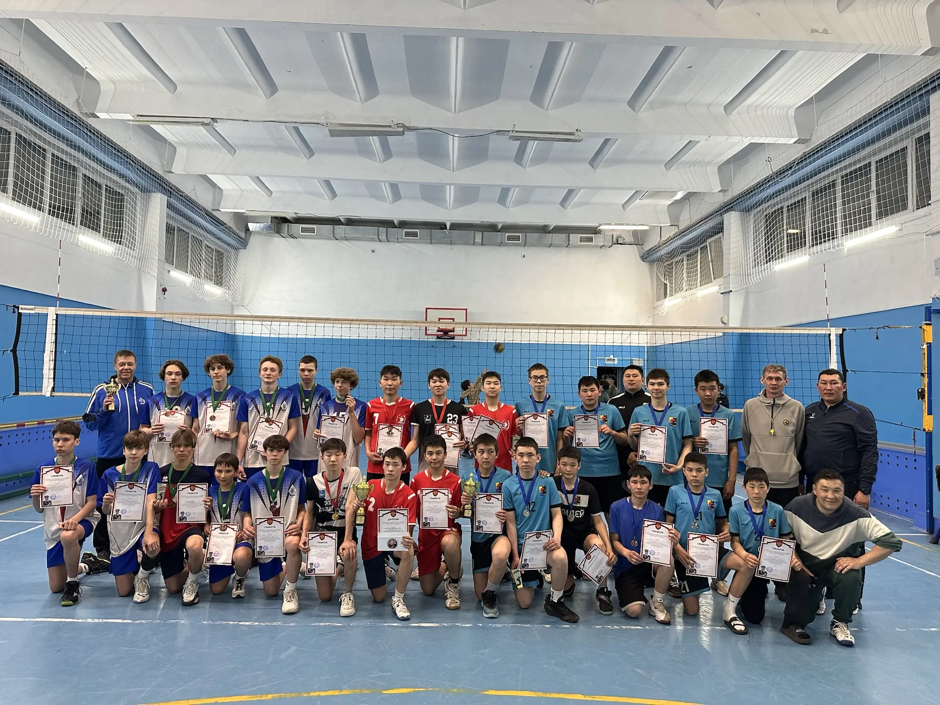 🏐 Память героя объединяет поколения: в Усть-Ордынской школе №2 прошел турнир по волейболу имени И.В.