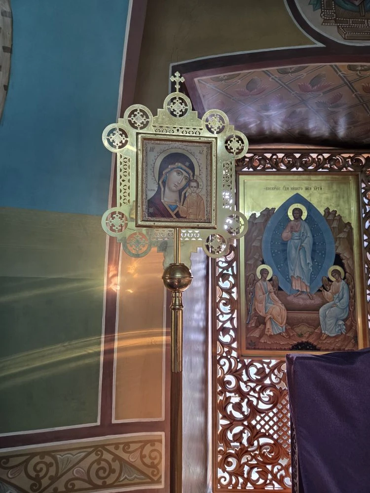 Сегодня, в четверг, Литургия Преждеосвященных Даров (ЛПД) по уставу не служится, поэтому служил утро