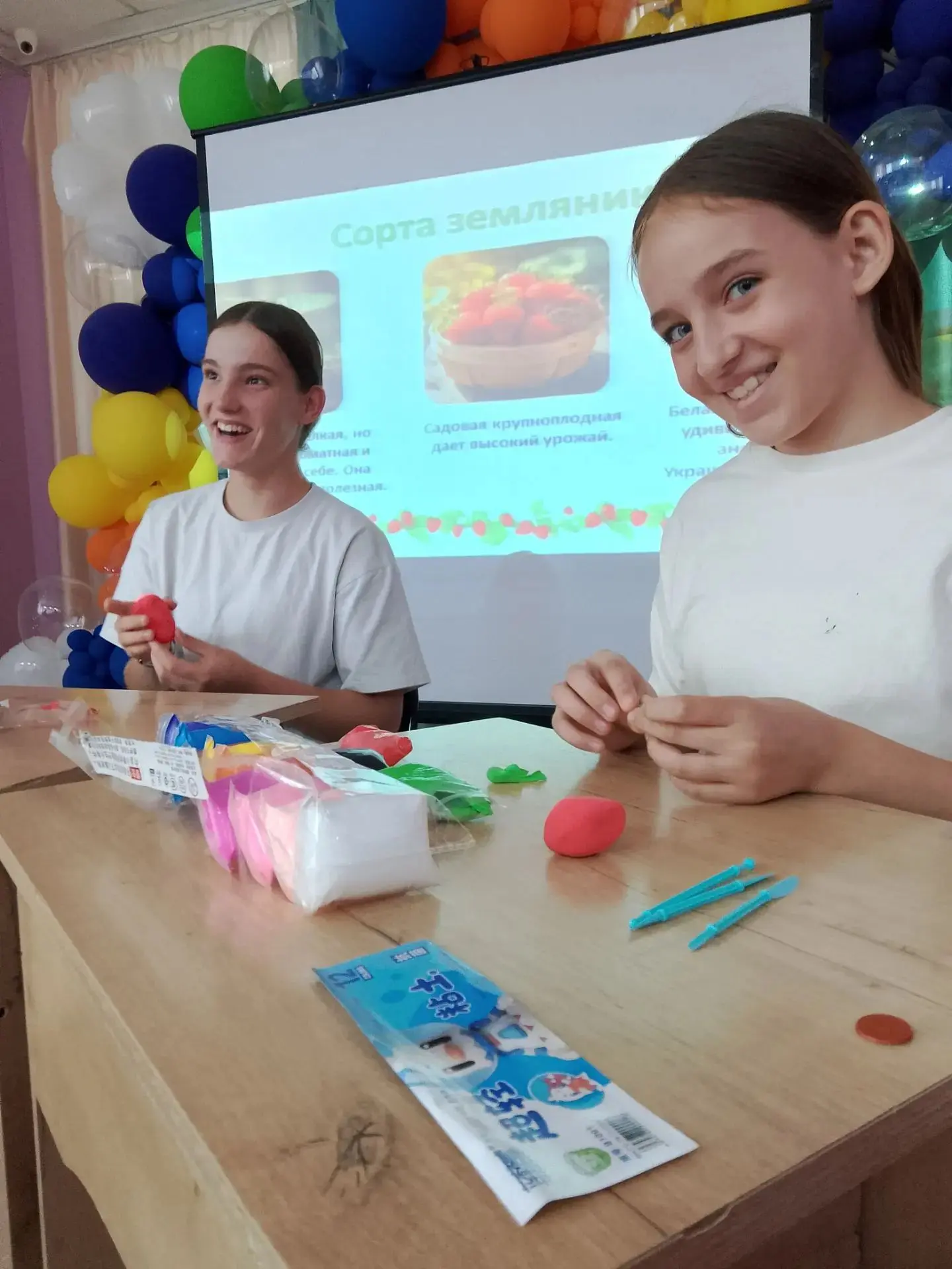 Солнечное настроение и земляничное лето! 🍓☀️

Вот и прошел наш долгожданный праздник спелой земляни