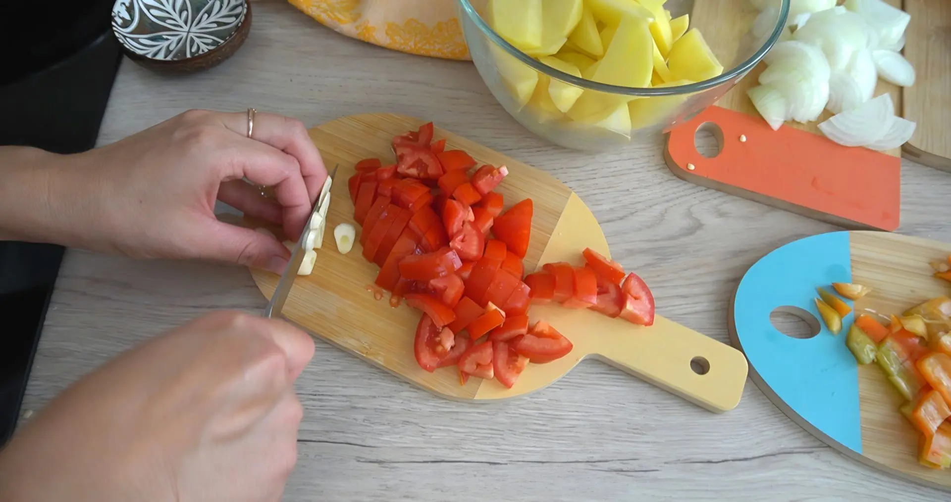 Сегодня готовила вкуснейшее грузинское блюдо "Оджахури"🔥, в переводе означает "Семейно...