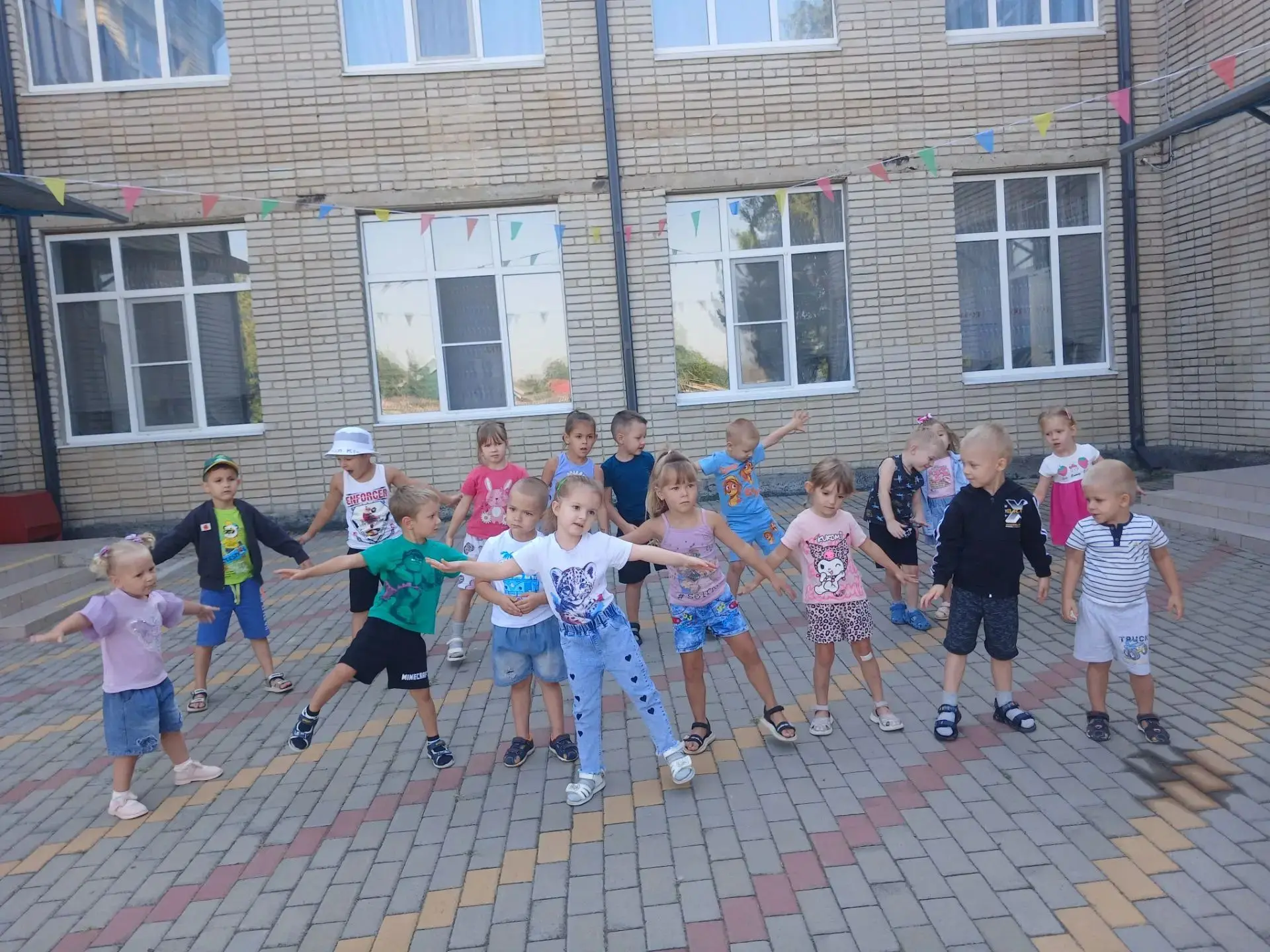 ✨ Утренняя зарядка в детском саду — это полезно, важно и необходимо!
