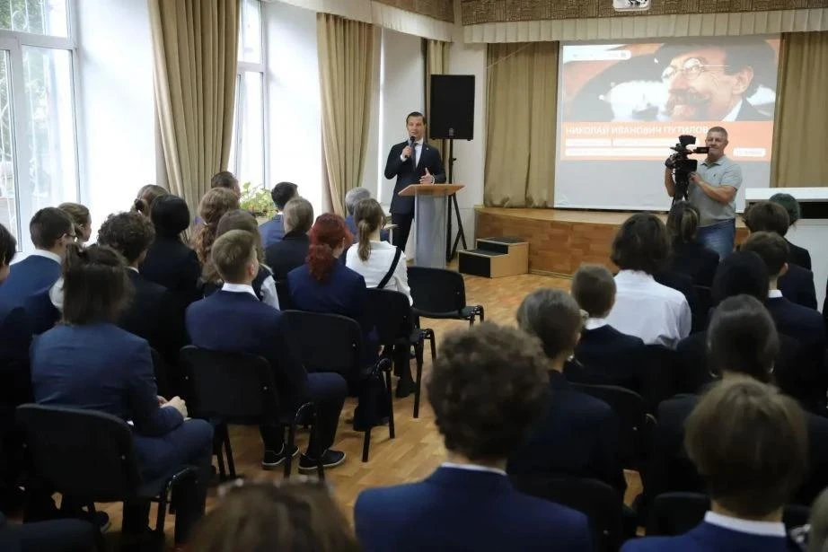 👨🏻‍🏫 С «Разговоров о важном» про уважение к труду началась учебная неделя в школах, ...