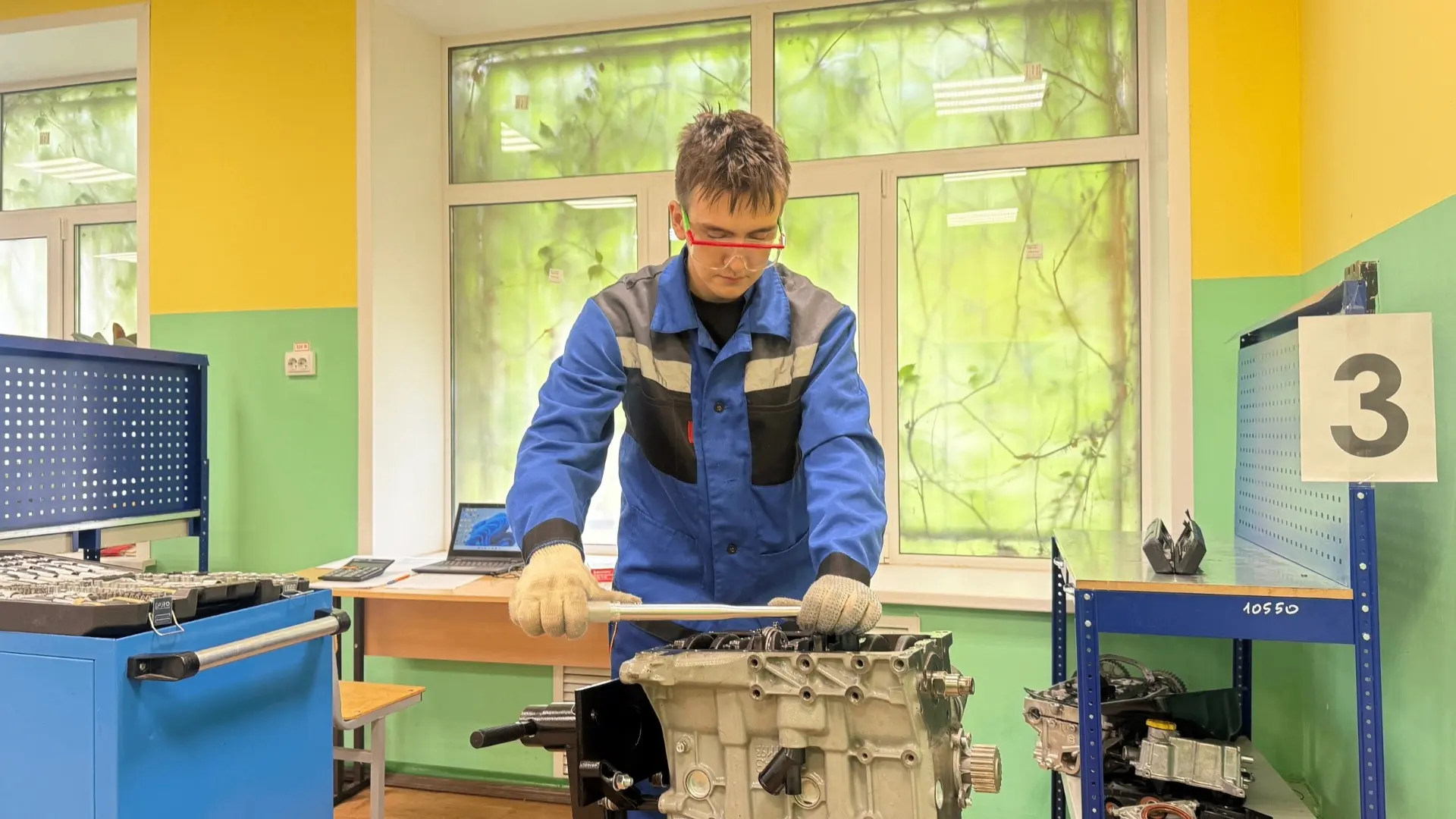 🛠 Группа АТ-23-1 успешно сдала демонстрационный экзамен!

Студенты специальности 23.02.02 «Автомоби